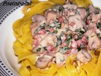 Rezept: Bärlauch-Champignon-Sauce zu Tagliatelle Bärlauch-Champignon-Sauce zu Tagliatelle - Rezept