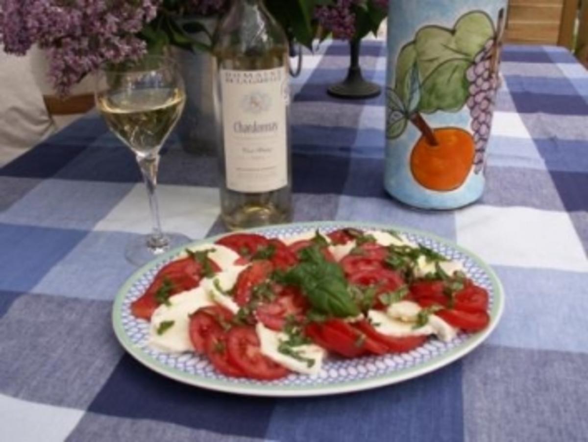 Tomaten-Mozarella Salat - Rezept mit Bild - kochbar.de