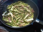 Gebratener grüner Spargel an Penne Rigatte - Rezept