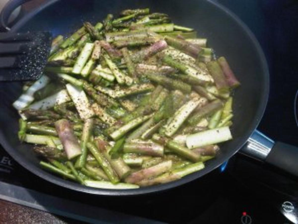 Bilder für Gebratener grüner Spargel an Penne Rigatte - Rezept