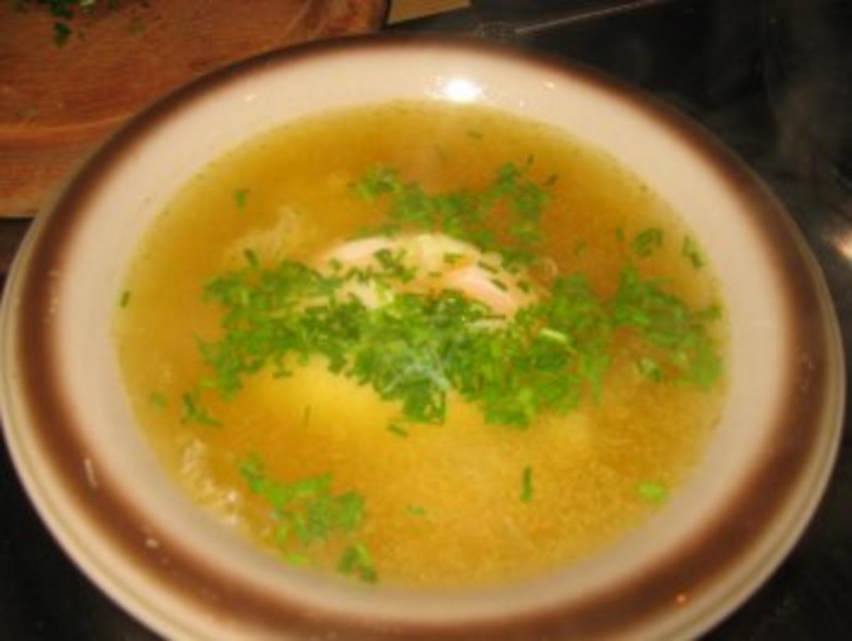 Suppe: Bouillon mit Ei - Rezept