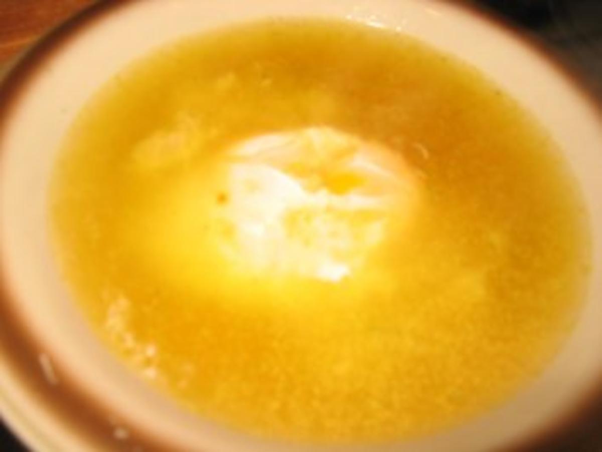 Suppe: Bouillon mit Ei - Rezept - Bild Nr. 2