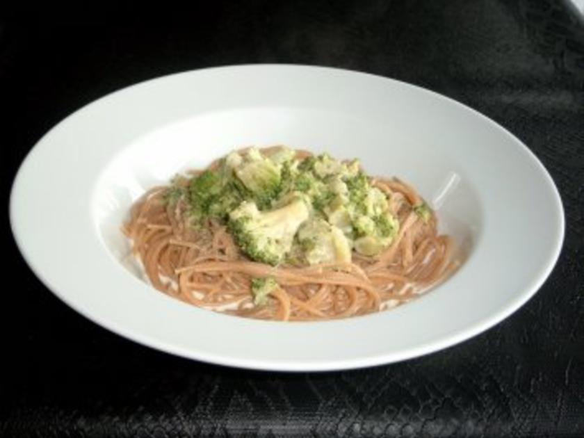 Spaghetti mit Broccoli-Käse-Sahne-Sauce - Rezept - kochbar.de