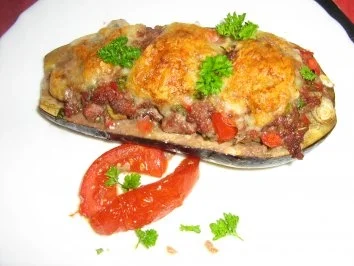 Aubergine gefüllt unter einer Mozzarellahaube - Rezept