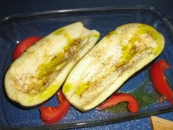 Aubergine gefüllt unter einer Mozzarellahaube - Rezept - Bild Nr. 3