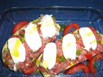 Aubergine gefüllt unter einer Mozzarellahaube - Rezept - Bild Nr. 6