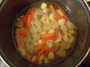 Rezept: Einmachen: Knoblauch-Chilli-Gelee Bild Nr. 2 Einmachen: Knoblauch-Chilli-Gelee - Rezept - Bild Nr. 2