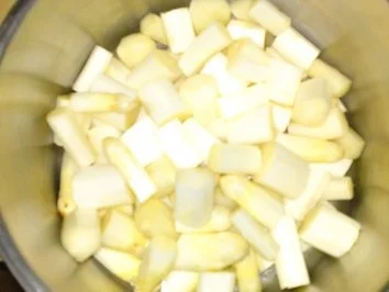 Spargeleintopf aus der Pfanne mit Champignons und Schweinefleisch - Rezept - Bild Nr. 2