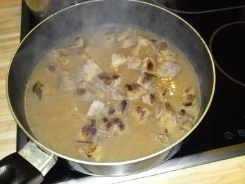 Spargeleintopf aus der Pfanne mit Champignons und Schweinefleisch - Rezept - Bild Nr. 3