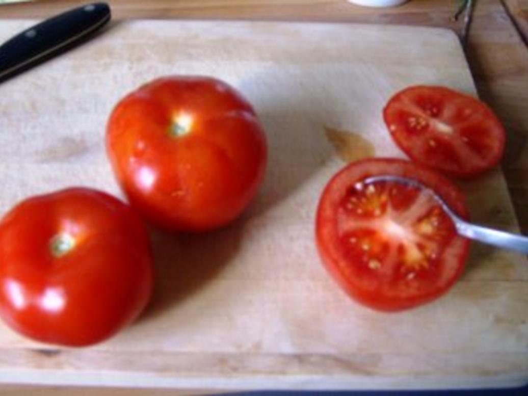 Gefüllte Tomaten mit Couscous - einfach - 143 kcal/100g