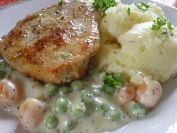 Leipziger Allerlei in Basilikum-Sahne-Soße zu Putensteaks und Kartoffelbrei - Rezept - Bild Nr. 4