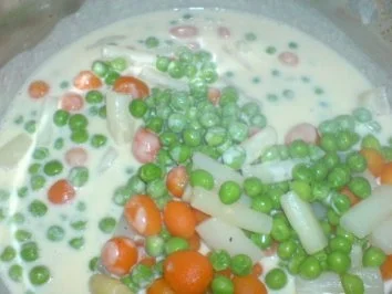 Leipziger Allerlei in Basilikum-Sahne-Soße zu Putensteaks und Kartoffelbrei - Rezept - Bild Nr. 11