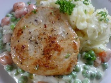 Leipziger Allerlei in Basilikum-Sahne-Soße zu Putensteaks und Kartoffelbrei - Rezept - Bild Nr. 21