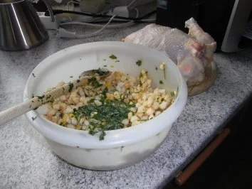 Rezept: Gefülltes Hendl aus Omas Schatzkiste Gefülltes Hendl aus Omas Schatzkiste - Rezept