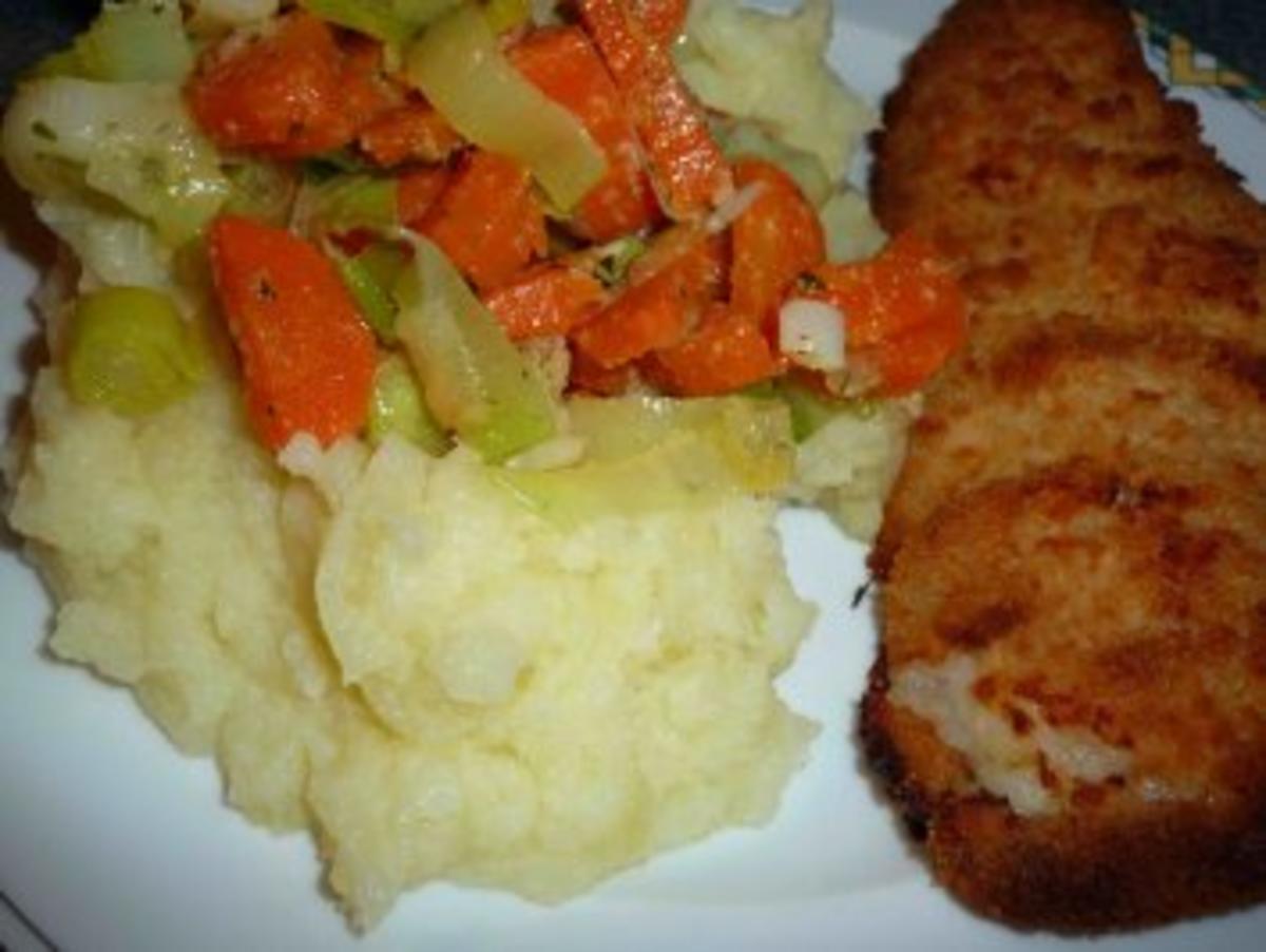 Backfisch mit Möhren-Lauch-Gemüse im Kartoffelnest - Rezept