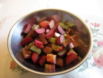 Rhabarbertorte mit Streusel - Rezept - Bild Nr. 3