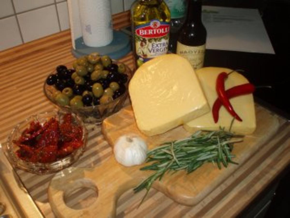 Marinierter Käse mit Kräutern u. Oliven - Rezept - Bild Nr. 2