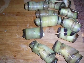 Auberginenröllchen gefüllt mit Mozzarella - als lecker Beilage oder PUR - Rezept - Bild Nr. 4