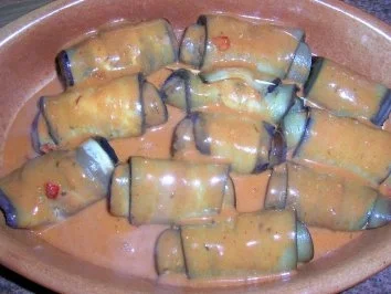 Auberginenröllchen gefüllt mit Mozzarella - als lecker Beilage oder PUR - Rezept