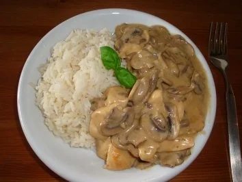 Rezept: Champignonsahnesoße mit Hähnchengeschnetzeltem und Reis Champignonsahnesoße mit Hähnchengeschnetzeltem und Reis - Rezept