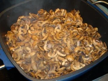 Rezept: Champignonsahnesoße mit Hähnchengeschnetzeltem und Reis Bild Nr. 3 Champignonsahnesoße mit Hähnchengeschnetzeltem und Reis - Rezept - Bild Nr. 3