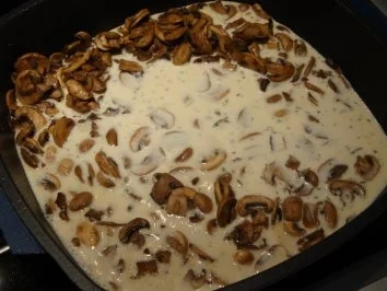Rezept: Champignonsahnesoße mit Hähnchengeschnetzeltem und Reis Bild Nr. 4 Champignonsahnesoße mit Hähnchengeschnetzeltem und Reis - Rezept - Bild Nr. 4