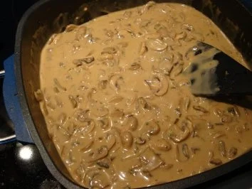 Rezept: Champignonsahnesoße mit Hähnchengeschnetzeltem und Reis Bild Nr. 5 Champignonsahnesoße mit Hähnchengeschnetzeltem und Reis - Rezept - Bild Nr. 5