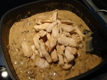Rezept: Champignonsahnesoße mit Hähnchengeschnetzeltem und Reis Bild Nr. 6 Champignonsahnesoße mit Hähnchengeschnetzeltem und Reis - Rezept - Bild Nr. 6