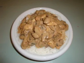 Rezept: Champignonsahnesoße mit Hähnchengeschnetzeltem und Reis Bild Nr. 7 Champignonsahnesoße mit Hähnchengeschnetzeltem und Reis - Rezept - Bild Nr. 7