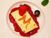 Flan de queso con fresas - Gebackene Eiermasse mit Erdbeeren - Rezept