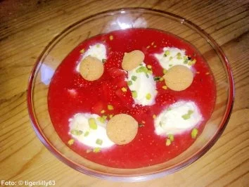Erdbeer-Kaltschale - Rezept
