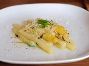 Spargel mit Rucolabutter und Parmesan - Rezept