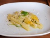 Spargel mit Rucolabutter und Parmesan - Rezept