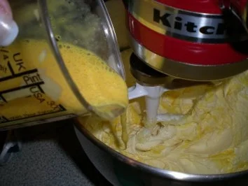 Amaretti Kuchen mit Heidelbeeren und Schneehäubchen - Rezept - Bild Nr. 2