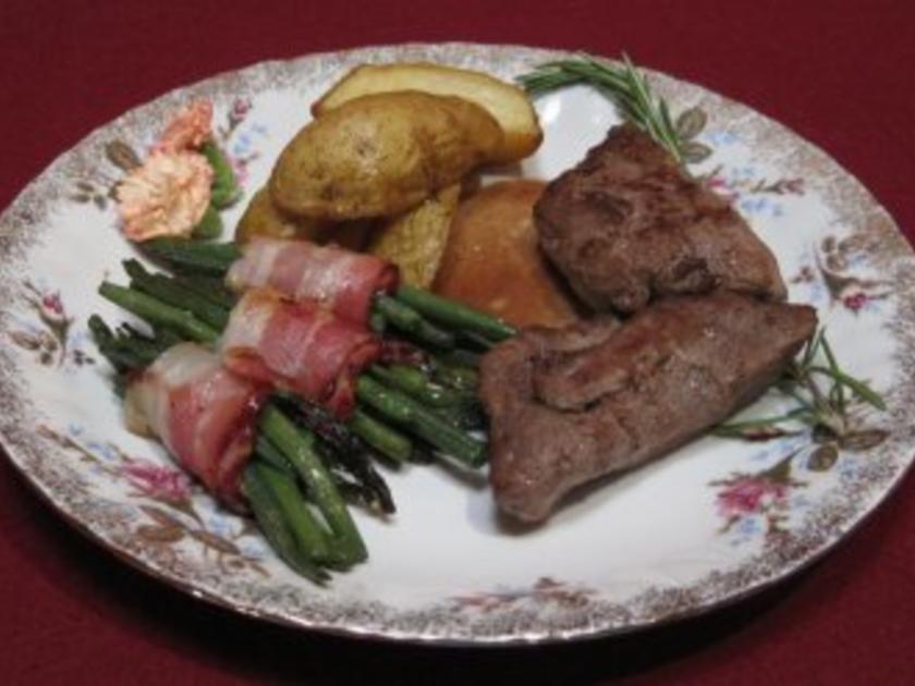 Lammfilet in Knoblauch-Rosmarin mit Backkartoffeln und grünen Bohnen ...