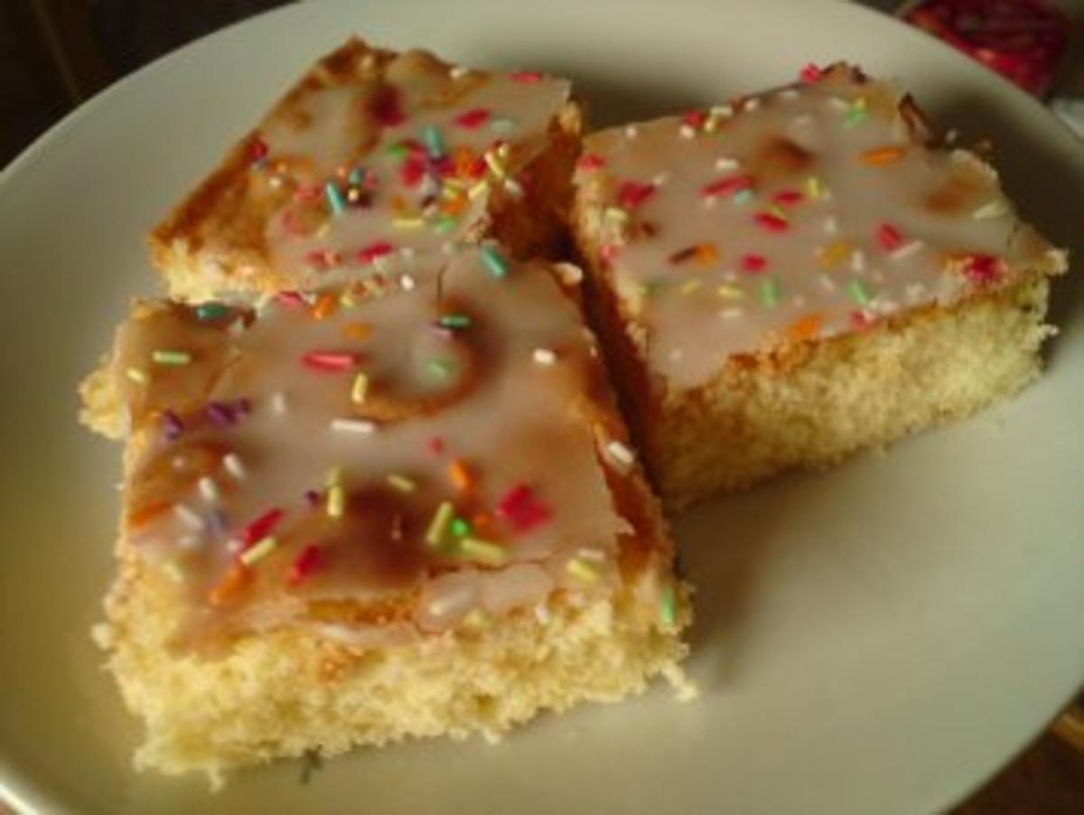 Zitronenkuchen Blechkuchen - auch verwandelbar in einen Kuchen mit ...