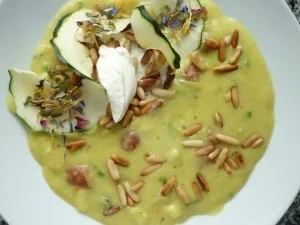 Kartoffel-Zucchini-Suppe "Orange"  mit Mettwursteinlage - Rezept