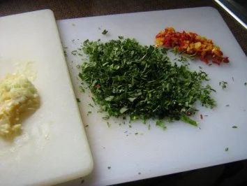 Rezept: Chili-Kräuterbutter Bild Nr. 2 Chili-Kräuterbutter - Rezept - Bild Nr. 2