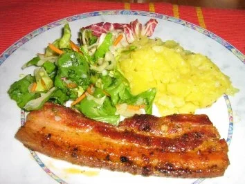 Bauchspeck vom Grill mit Kartoffelsalat - Rezept