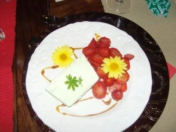 Waldmeisterparfait-auf Erdbeercarpaccio - Rezept