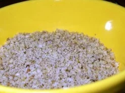 Hackbällchen mit Ziegenkäse, dazu Walnuss-Ajvar-Sauce und Sonnenweizen - Rezept - Bild Nr. 2