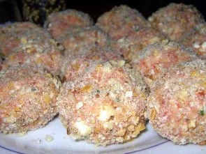 Hackbällchen mit Ziegenkäse, dazu Walnuss-Ajvar-Sauce und Sonnenweizen - Rezept - Bild Nr. 5