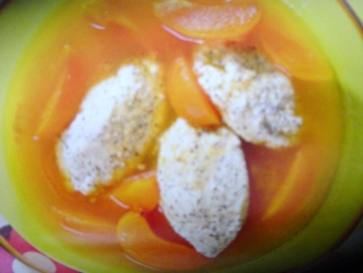 Aprikosensuppe mit Mohnklößchen - Rezept - kochbar.de