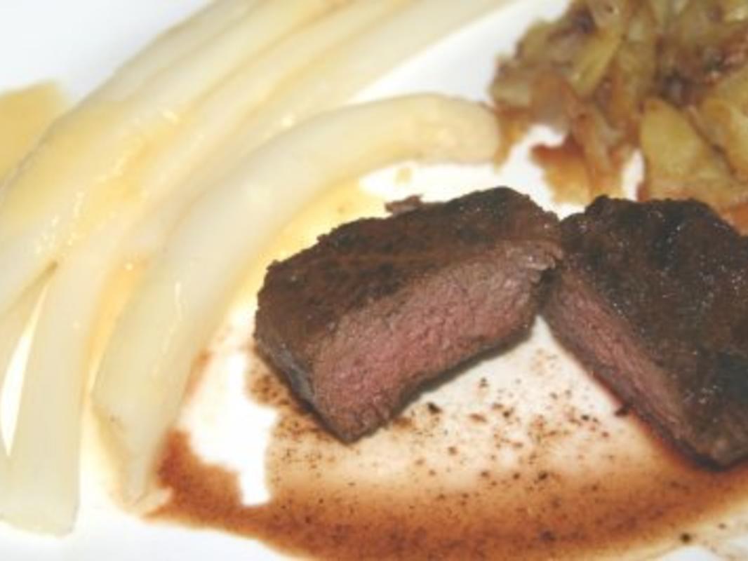 Rind: Honig-Steak mit Spargel und gebratenen Kartoffeln - Rezept ...