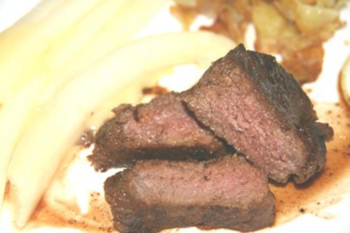 Bilder für Rind: Honig-Steak mit Spargel und gebratenen Kartoffeln - Rezept