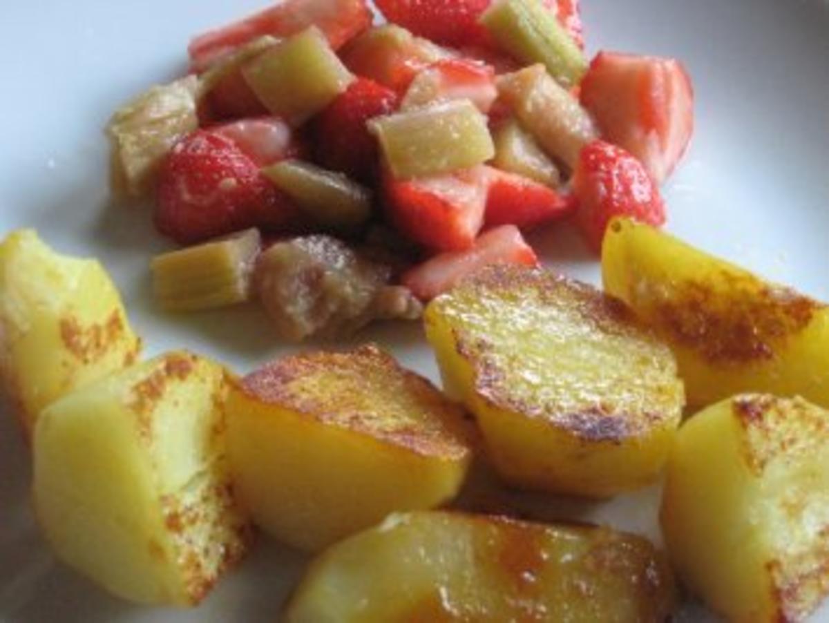 Bilder für Karamellkartoffeln & Erdbeer-Rhabarbersalat - Rezept