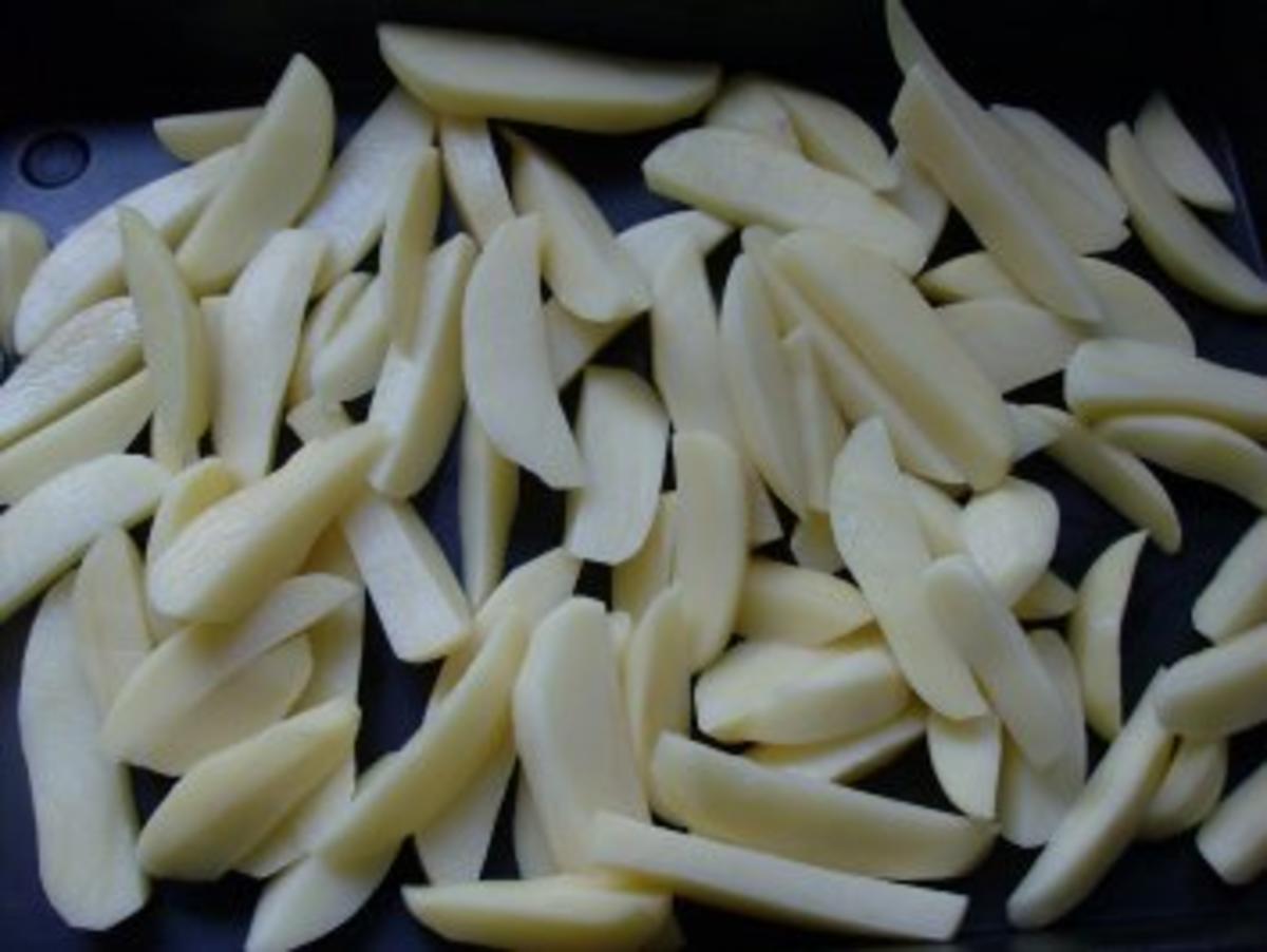 Frikadellen mit Buttergemüse und Zwiebel-Rosmarin-Kartoffeln - Rezept - Bild Nr. 2