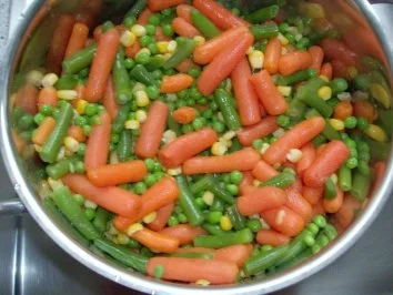 Frikadellen mit Buttergemüse und Zwiebel-Rosmarin-Kartoffeln - Rezept - Bild Nr. 7