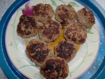 Frikadellen mit Buttergemüse und Zwiebel-Rosmarin-Kartoffeln - Rezept - Bild Nr. 8