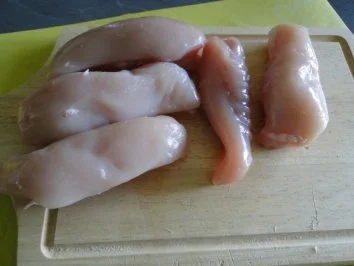 Hähnchenbrustfilets mit Cocktailfrüchten und frischen Erdbeeren - Rezept - Bild Nr. 2